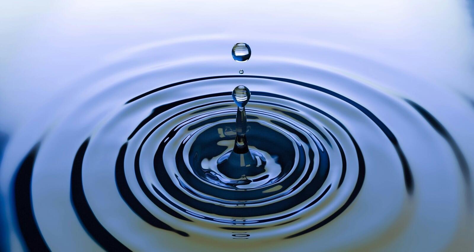 How Professional Pressure Cleaning Saves Water Compared to DIY Methods
